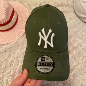 Green New York Yankees baseball hat